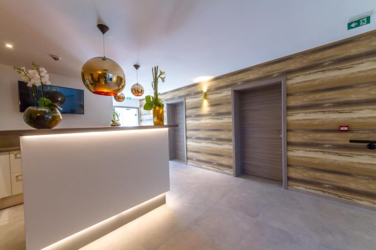 Manavahotel Ерстал Екстериор снимка
