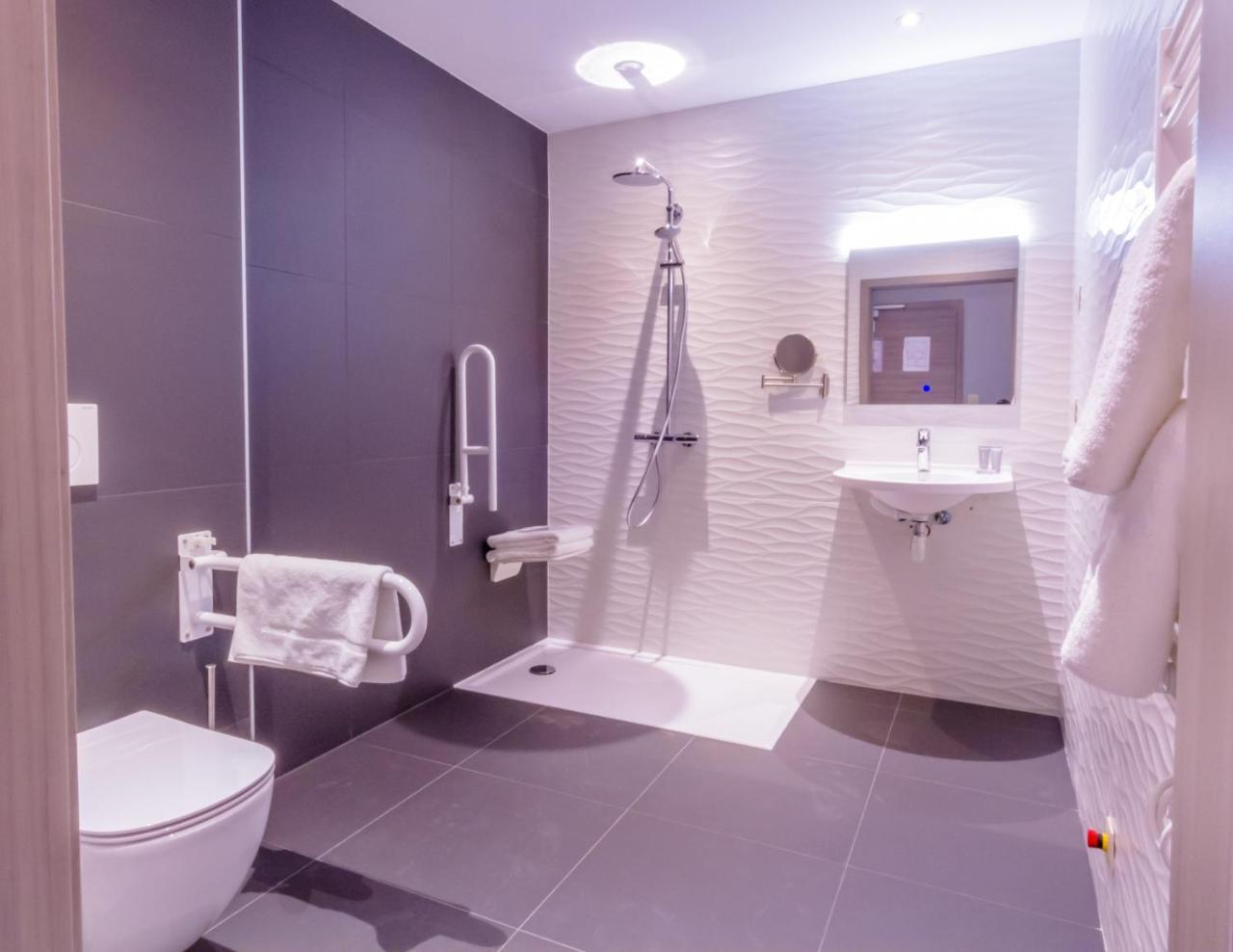 Manavahotel Ерстал Екстериор снимка