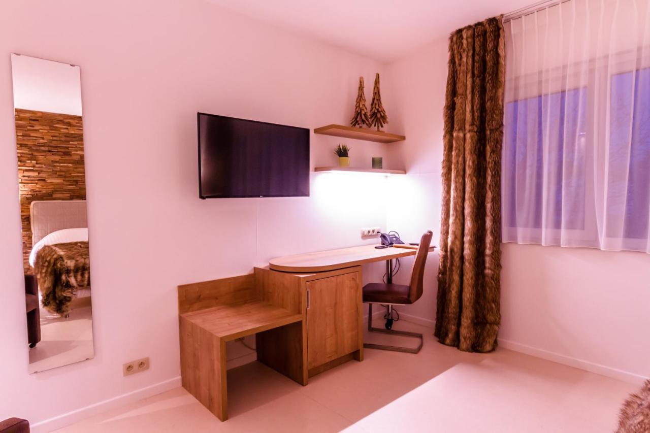 Manavahotel Ерстал Екстериор снимка
